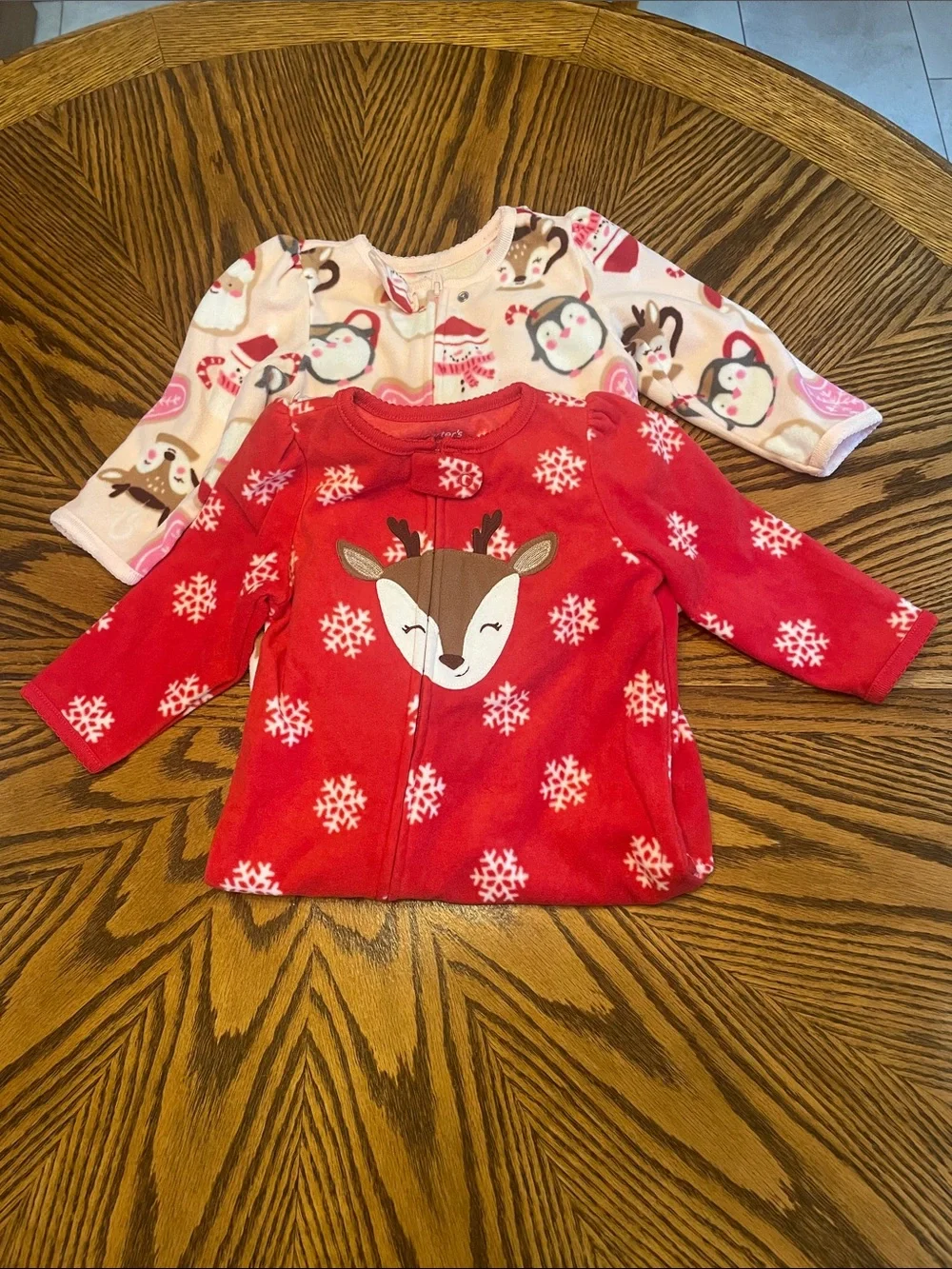 EUC 2 Infant Girl’s Carter's Christmas Sleepers Size 12 Months